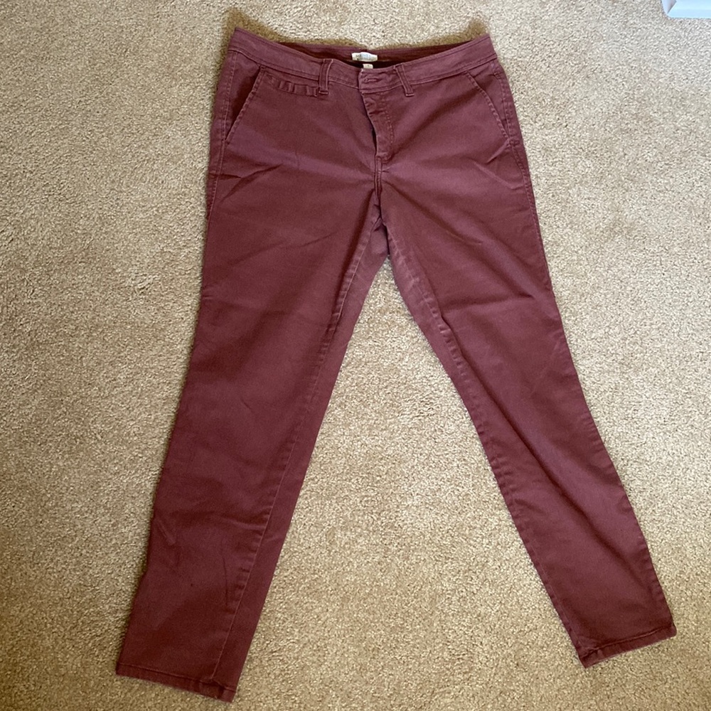 Mid rise skinny pant. Size 14 (runs a bit small)